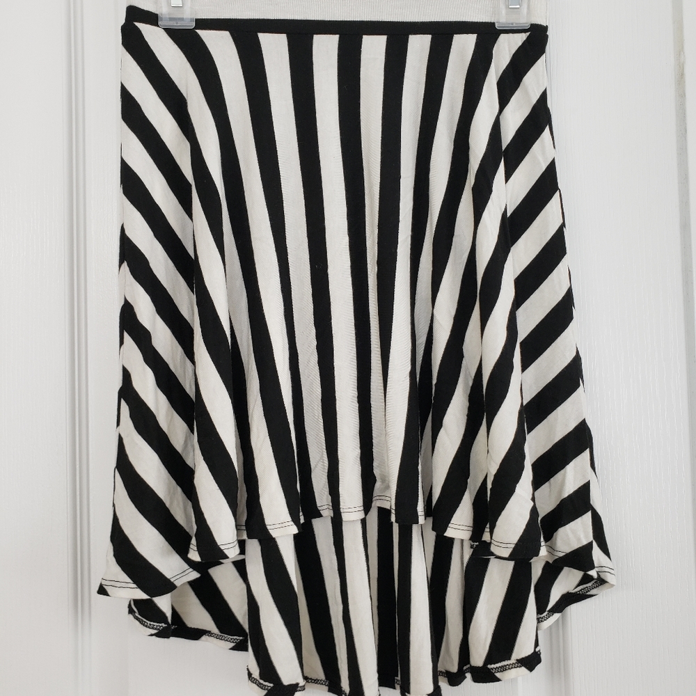 💚Black and white striped hi-low jersey knit skirt